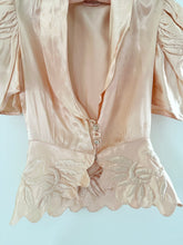 Load image into Gallery viewer, 30s 40s Peach Pink Satin Puff Sleeve Trapunto Quilted Antique Blouse (S)
