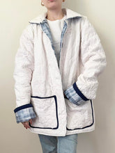 Load image into Gallery viewer, Hand Made Reversible Vintage Quilt Jacket (M/L)
