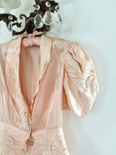 Load image into Gallery viewer, 30s 40s Peach Pink Satin Puff Sleeve Trapunto Quilted Antique Blouse (S)
