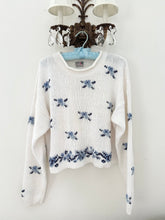 Load image into Gallery viewer, 80s 90s White and Blue Floral Knit Sweater (M)
