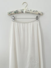 Load image into Gallery viewer, White 1950s Floral Lace Appliqué Slip Skirt (XS/S)
