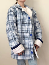 Load image into Gallery viewer, Hand Made Reversible Vintage Quilt Jacket (M/L)
