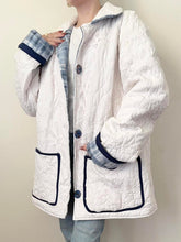 Load image into Gallery viewer, Hand Made Reversible Vintage Quilt Jacket (M/L)
