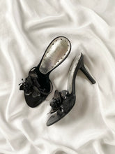 Load image into Gallery viewer, Black Flower Vintage Mule Kitten Heels (5.5)
