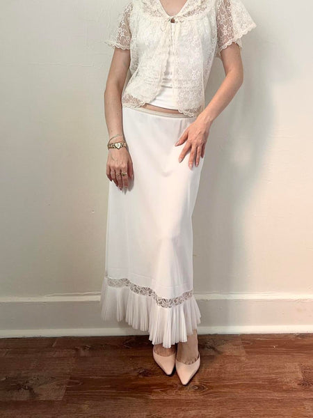 1950s White Pleated Lace Trim Slip Skirt (S, 26”)
