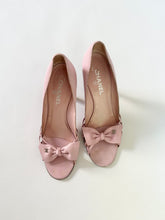 Load image into Gallery viewer, Chanel Pink ‘CC’ Dainty Bow Pumps (8.5)
