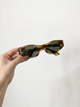 Load image into Gallery viewer, Retro 1950s Tortoise Vintage Cat Eye Sunglasses
