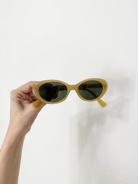 Retro 1960s Mod Yellow Vintage Cat Eye Sunglasses