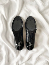 Load image into Gallery viewer, Patent Leather Ballet Pump Kitten Heels (6.5)
