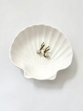 Load image into Gallery viewer, Vintage Bronze Pearl Earrings
