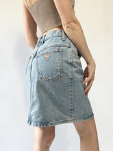 Load image into Gallery viewer, Vintage Guess Midwash 100% Cotton Denim Skirt (24&quot;)
