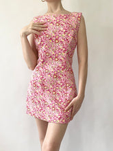 Load image into Gallery viewer, 90s Pink Daisy Mod Mini Dress (2)
