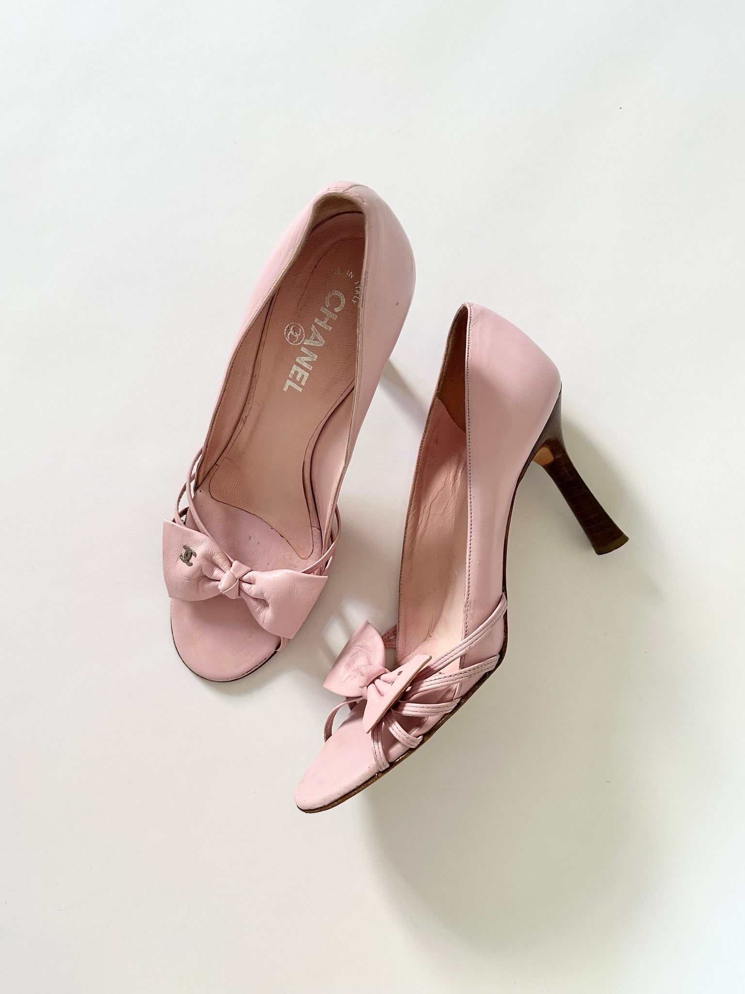Chanel // Pink Leather Bow Strappy Heel – VSP Consignment