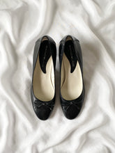 Load image into Gallery viewer, Patent Leather Ballet Pump Kitten Heels (6.5)

