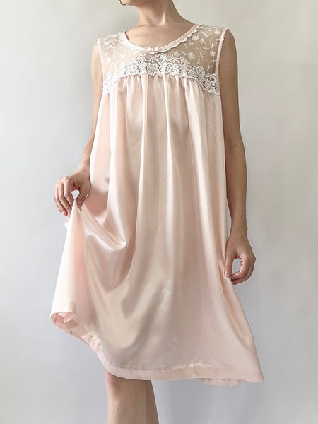 Vintage 1970s Oscar De La Renta Nightgown (M)
