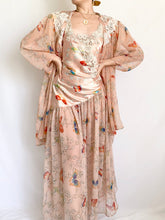 Load image into Gallery viewer, Vintage 1980s Victoria&#39;s Secret Butterfly Nightgown &amp; Peignoir Set (S)
