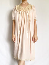 Load image into Gallery viewer, Pink 1950s Delicate Nightgown and Peignoir Set (S)
