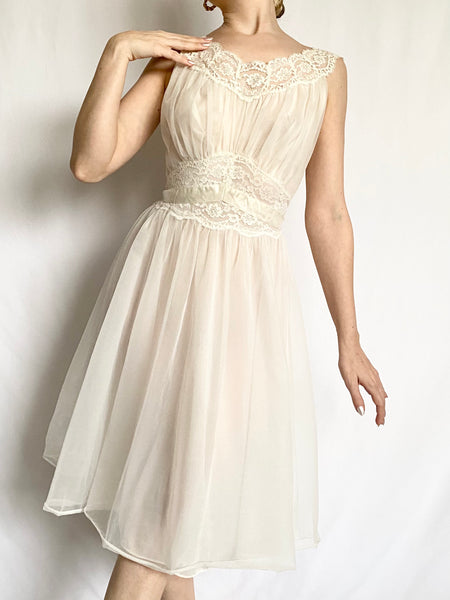 White Lace Trim 50s Peignoir and Nightgown Set (S-M)