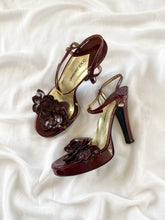 Load image into Gallery viewer, 1990s Dolce &amp; Gabbana Flower Open Toe Pumps (6)
