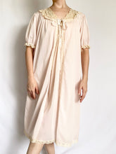 Load image into Gallery viewer, Pink 1950s Delicate Nightgown and Peignoir Set (S)
