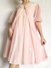 Load image into Gallery viewer, Fairy Flutters 60s Pink Peignoir and Nightgown Set (S/M)
