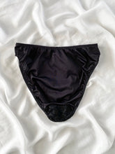 Load image into Gallery viewer, Black Lace 80s Victoria’s Secret Panties (M-L)
