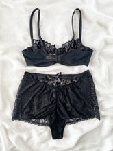 Load image into Gallery viewer, 90s Victoria’s Secret Lace Bra &amp; Pinup Panty Set (36B, L)

