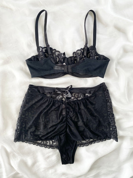 90s Victoria’s Secret Lace Bra & Pinup Panty Set (36B, L)