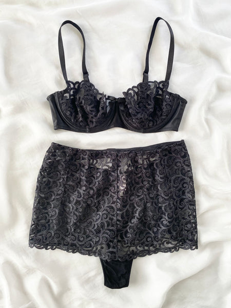 90s Victoria’s Secret Lace Bra & Pinup Panty Set (36B, L)
