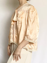 Load image into Gallery viewer, Peach Pink 1940s Satin Crepe Bed Jacket (M)
