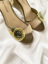 Load image into Gallery viewer, Sage Green Vintage Laura Ashley Rose Jute Wedges (8)
