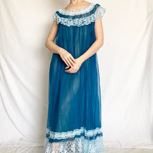 Load image into Gallery viewer, Deep Blue Lace Trim Peignoir and Nightgown Set (S/M)
