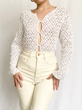 Load image into Gallery viewer, White Crochet Button Up Blouse (S)
