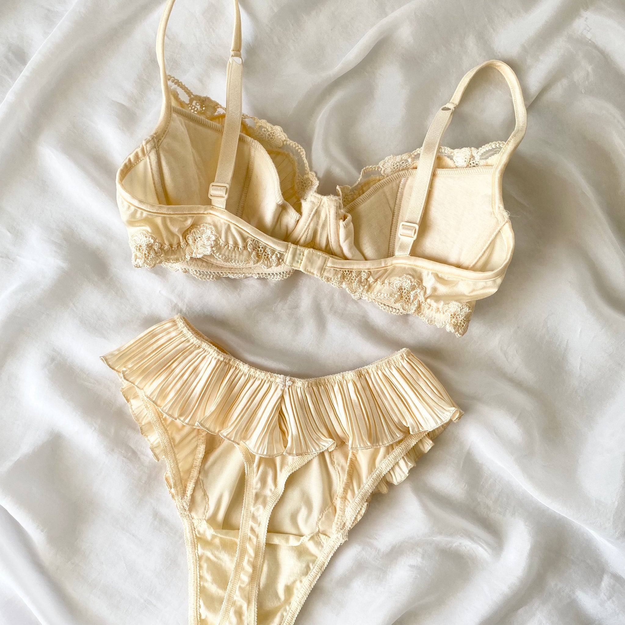 1990s La Perla Pleated Bra & Panty Set (32, XS-XXS) – Amethyst