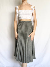 Load image into Gallery viewer, Ash Grey 1960s Pleated Skirt (XXS-XS)
