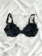 Load image into Gallery viewer, Black Lace 90s Victoria’s Secret Bra (36C)
