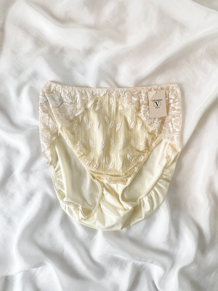 Ivory Lace 80s Valentino Panties NWT (L)