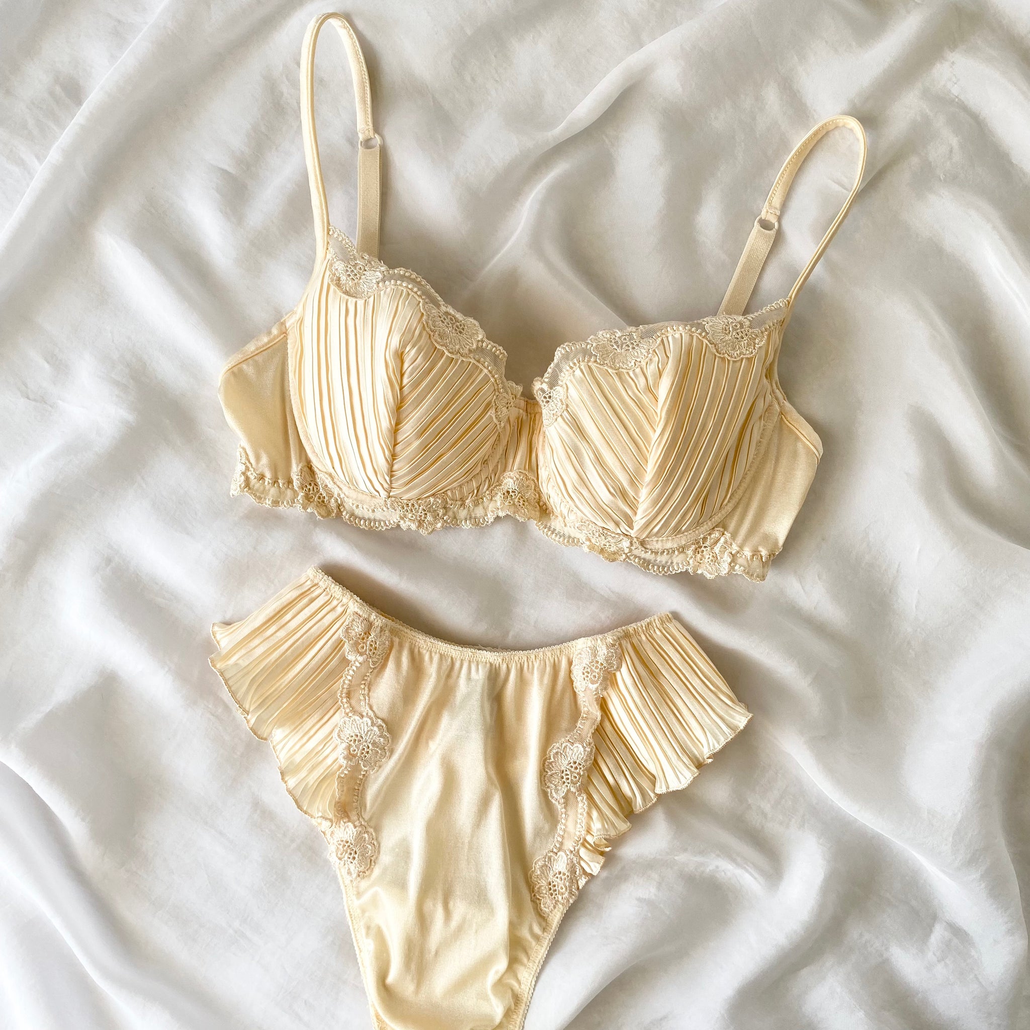 1990s La Perla Pleated Bra & Panty Set (32, XS-XXS) – Amethyst